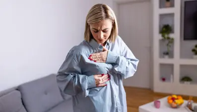 Bilim insanları meme kanserinin az bilinen belirtisini açıkladı: Çoğu kişi gözden kaçırıyor