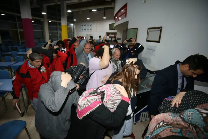 KYK yurtlarında eş zamanlı deprem tatbikatı 59