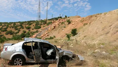 Malatya'da otomobil uçuruma yuvarlandı: 2 ölü, 1 yaralı