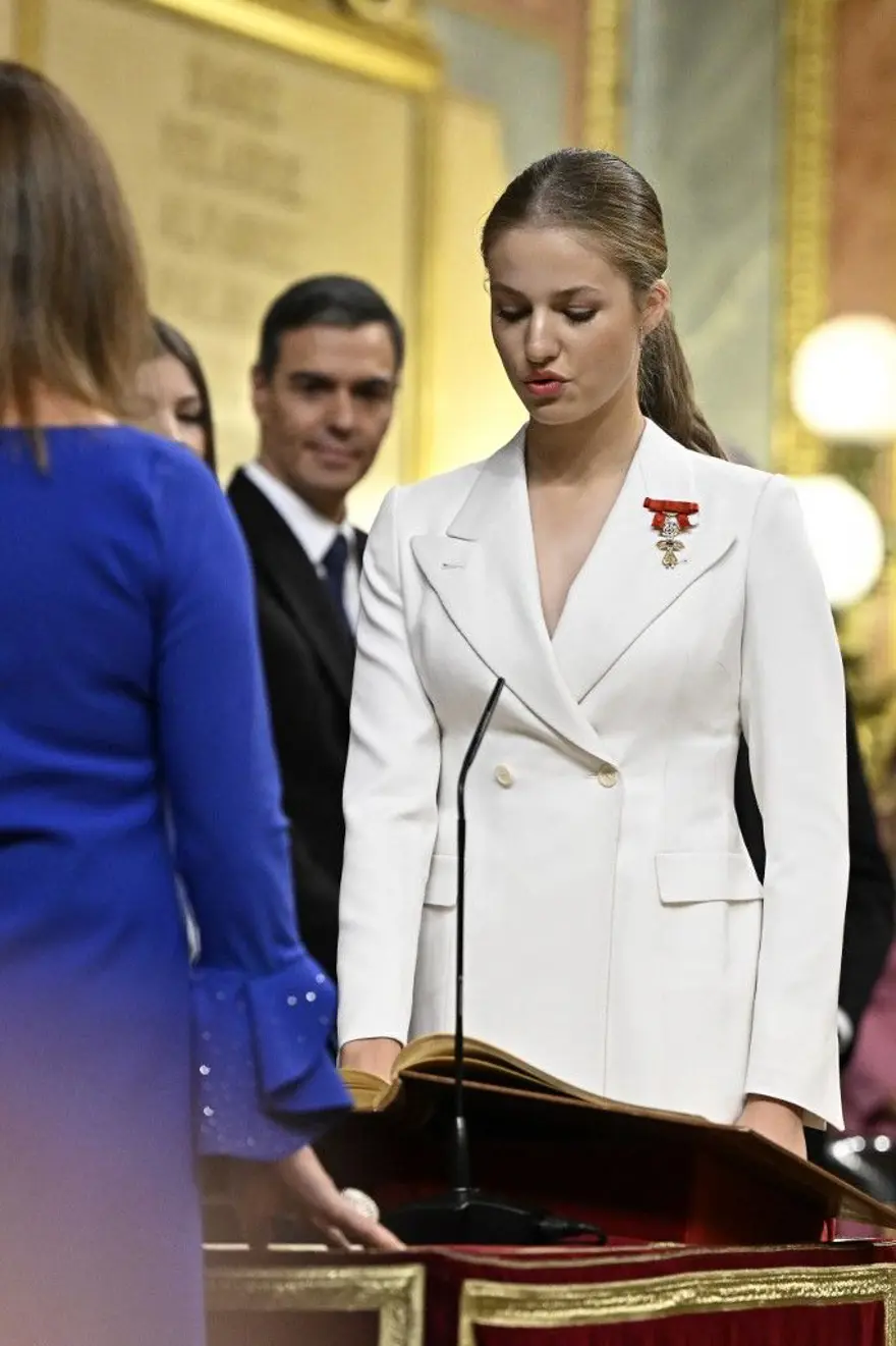 Bağlılık yemini eden Prenses Leonor artık resmen geleceğin kraliçesi 7 Bağlılık yemini eden Prenses Leonor artık resmen geleceğin kraliçesi 7
