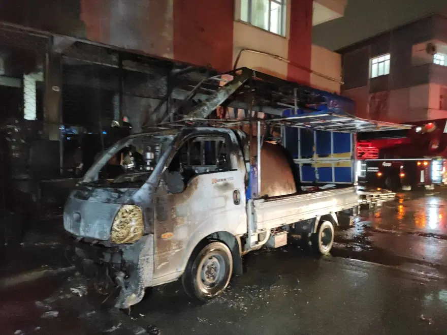 Tuzla'da doğalgaz kutusunda patlama 5