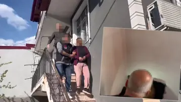 Firari hükümlü gizli bölmeden çıktı
