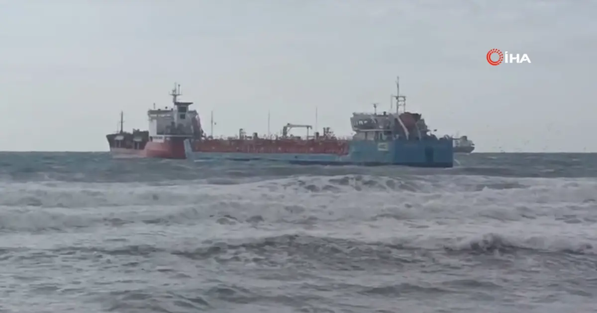 Florya'da iki gemiden acil durum çağrısı