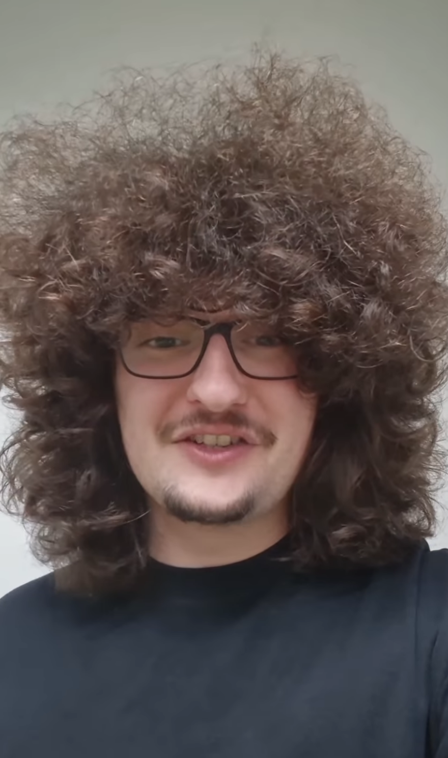 Bu kez çok yaklaşmıştı. 500 gündür saçlarını kesmeyen Manchester taraftarı yine berbere gidemedi 2 Bu kez çok yaklaşmıştı. 500 gündür saçlarını kesmeyen Manchester taraftarı yine berbere gidemedi 2