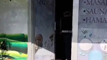 Masaj salonlarına fuhuş operasyonu