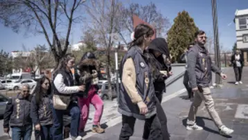 Masaj salonlarına fuhuş baskını: 10 şüpheli gözaltına alındı