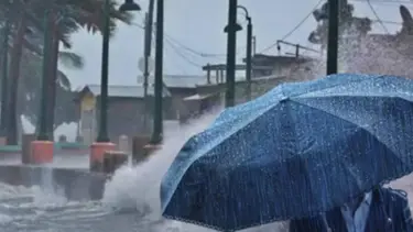 Darıca'da fırtınanın çatılarını uçurduğu 5 okulda eğitime 4 gün ara verildi