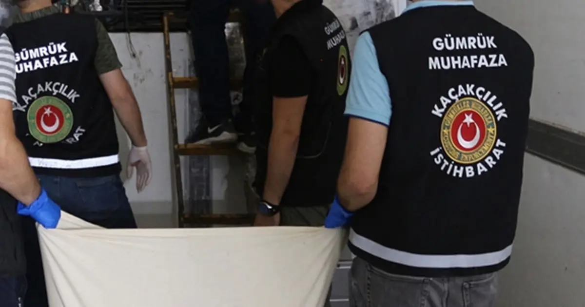 İstanbul Havalimanı'ndan kaçakçılık operasyonu. 4 gümrük memuru yakalandı