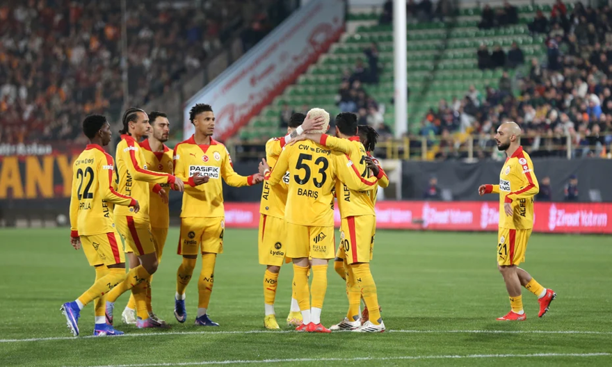 Barış Alper Yılmaz maça damga vurdu. "Bu çocuk Avrupa'yı kafaya koymuş" Barış Alper Yılmaz maça damga vurdu. "Bu çocuk Avrupa'yı kafaya koymuş"