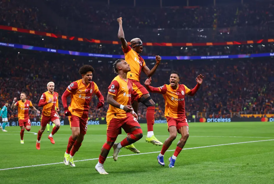 Bir yıl daha Galatasaray forması giyecek. Sözleşmesi otomatik olarak uzadı 1