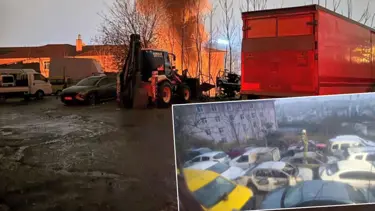 Gaziosmanpaşa'da otopark yangını, 14 araç yandı