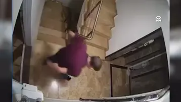 Tehlikeli anlar! Doğal gaz sayacını söküp bina sakinlerini tehdit etti
