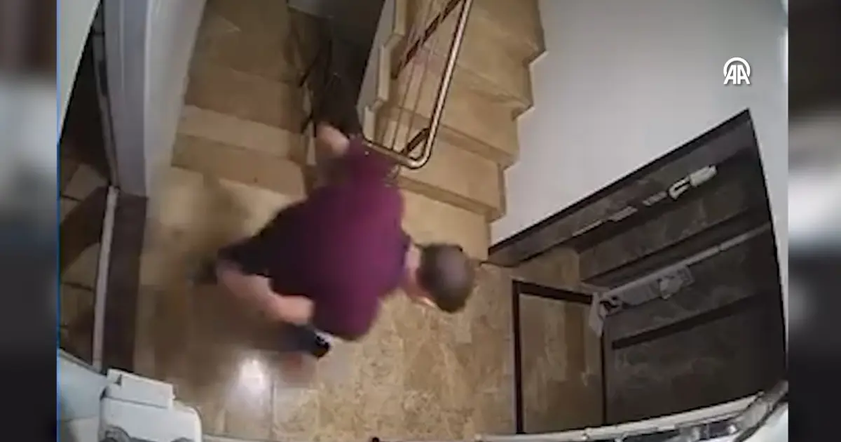 Tehlikeli anlar! Doğal gaz sayacını söküp bina sakinlerini tehdit etti