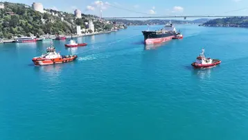 Boğaz'da gemi trafiği çift yönlü askıya alındı