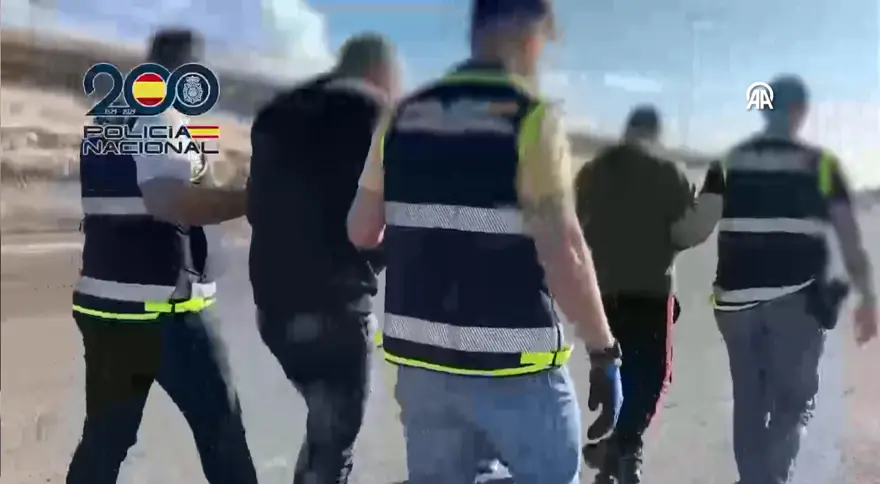 13 MÜRETTEBAT GÖZALTINA ALINDI 3