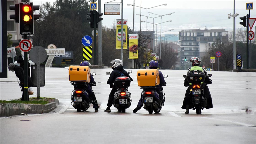 Motokuryeler ayda 100 bin liranın üstünde kazanıyorlardı. Ücretleri yine arttı