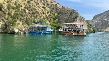 Gezi teknesi sürüklendi: 40 kişi kurtarıldı