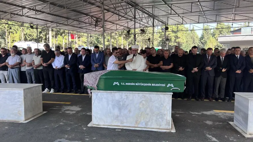 Girne'deki feribot faciasında yürek yakan ayrıntı. Kendi can yeleğini kızına verdi 2