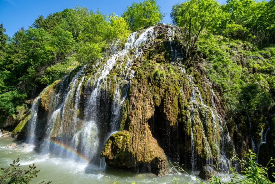 Denizin ve yeşilin kucaklaştığı dik yamaçlara kurulu. Karadeniz'in saklı cenneti 1