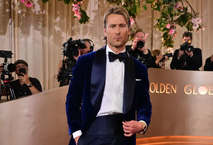 GLEN POWELL'IN YENİ İMAJI DİKKAT ÇEKTİ 7 GLEN POWELL'IN YENİ İMAJI DİKKAT ÇEKTİ 7