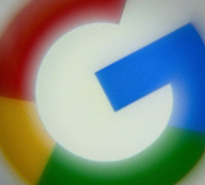 Fransa'da yayıncılar Google'a karşı rekabet kurumuna başvurduFransız basın birliği, gazeteler ile dergileri okuyuculardan mahrum bıraktığını belirttiği Google'ın yapay zeka üretimi makale özetlerine karşı ülkenin rekabet kurumuna müracaat etti.
