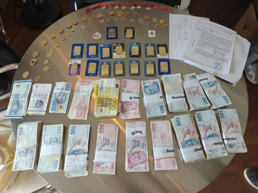 EVİNDEN ÇIKANLAR 2 EVİNDEN ÇIKANLAR 2