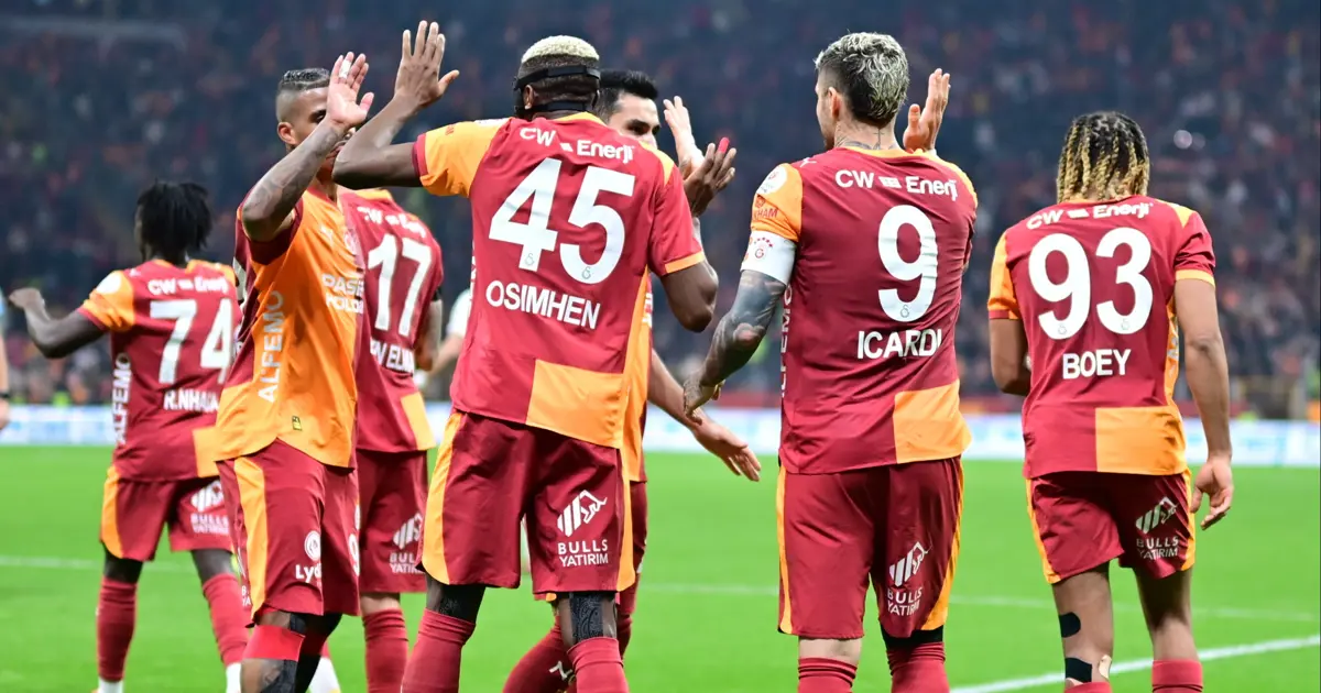 Canlı maç anlatımı: Lider Galatasaray, Başakşehir karşısında