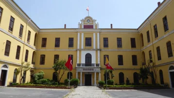Galatasaray Lisesi'ne girişe yeni düzenleme. Sınav zorunluluğu geldi