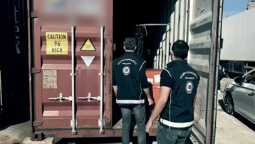 Mersin Limanı'nda operasyon. Konteynerden 44 göçmen çıktı