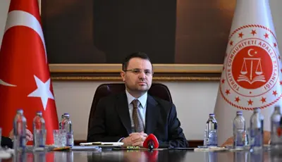 Bakan Gürlek'ten kadına yönelik şiddetle mücadelede kararlılık vurgusuAdalet Bakanı Akın Gürlek, kadına yönelik şiddetle mücadeleye ilişkin mesaj verdi. Bakan Gürlek, "Yalnızca yasal düzenlemelerle değil, güçlü kurumlar arası işbirliği, etkin uygulama, hızlı mücadele ve toplumsal farkındalıkla ancak