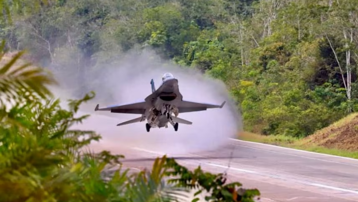 Otoyollar pist olacak. Endonezya adalarını uçak gemisine dönüştürüyor