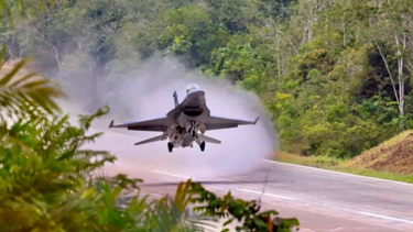 Otoyollar pist olacak. Endonezya adalarını düzlem gemisine dönüşçeşitüyor