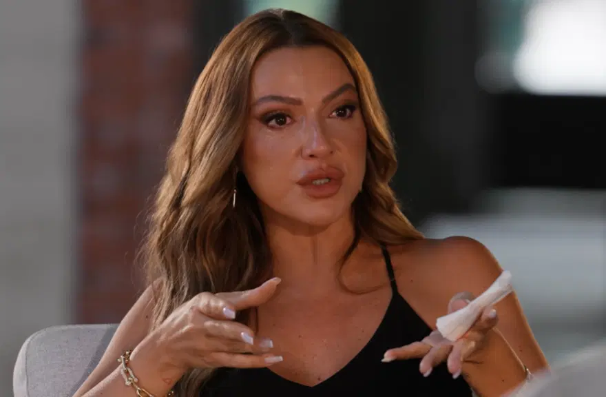 Hadise, ablası Hülya Açıkgöz ile yaşadığı kırgınlığı gözyaşlarıyla anlattı