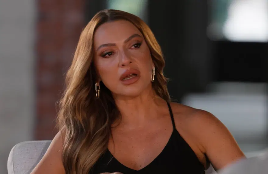 Hadise, ablası Hülya Açıkgöz ile yaşadığı kırgınlığı gözyaşlarıyla anlattı