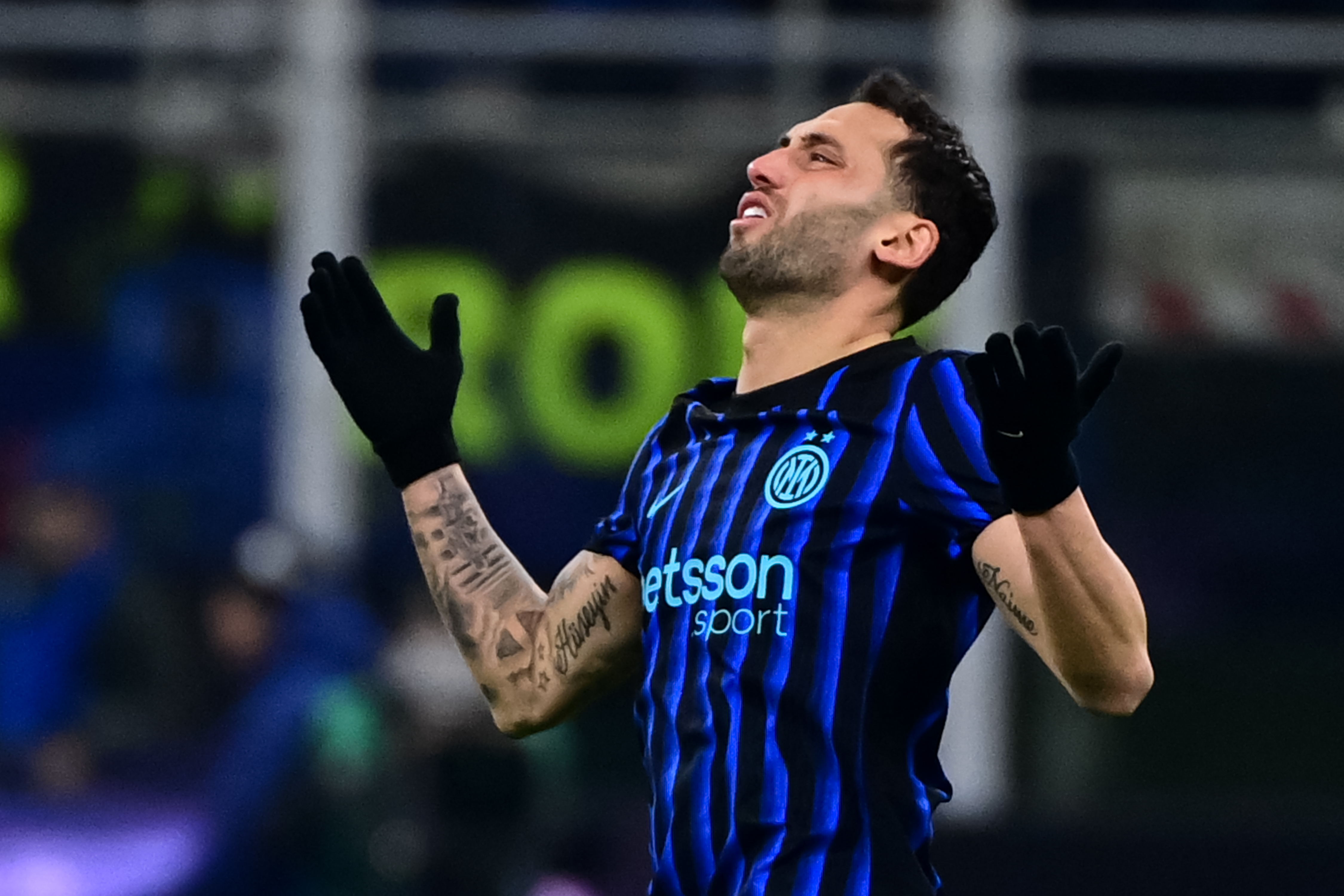 Inter'de Hakan Çalhanoğlu sakatlandı