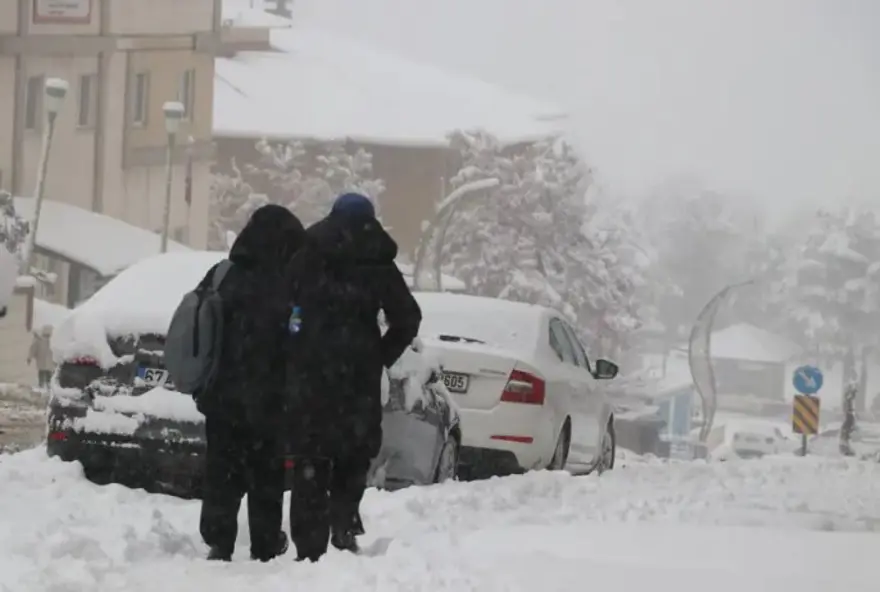 Türkiye'nin en soğuk yeri dondurdu, eksi 32,7’yi gördü. Her yer buz kesti 2