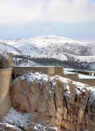 Harcında su yerine süt kullanıldığı söyleniyor. Yaklaşık 3 bin yıldır ayakta