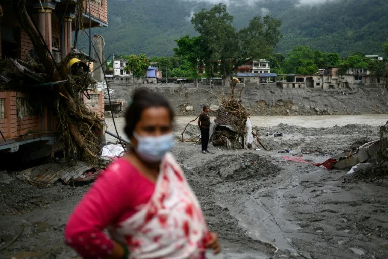 Nepal ve Tibet'teki sel felaketinde can kaybı 750'ye yükseldi haber görseli