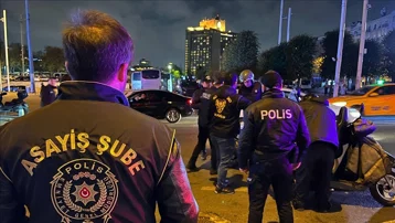 100 binlerce kişinin GBT'sine bakıldı. İstanbul'da yüzlerce kişi gözaltına alındı