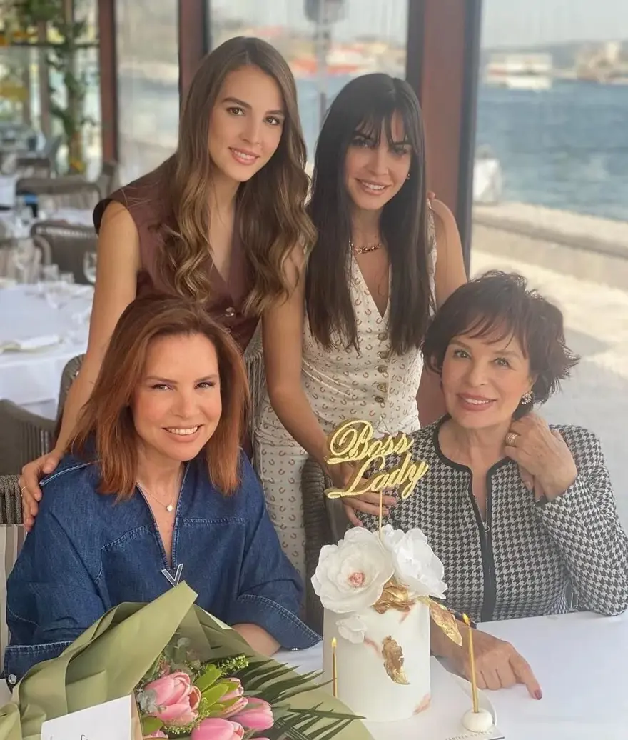 HÜLYA KOÇYİĞİT-GÜLŞAH ALKOÇLAR 3