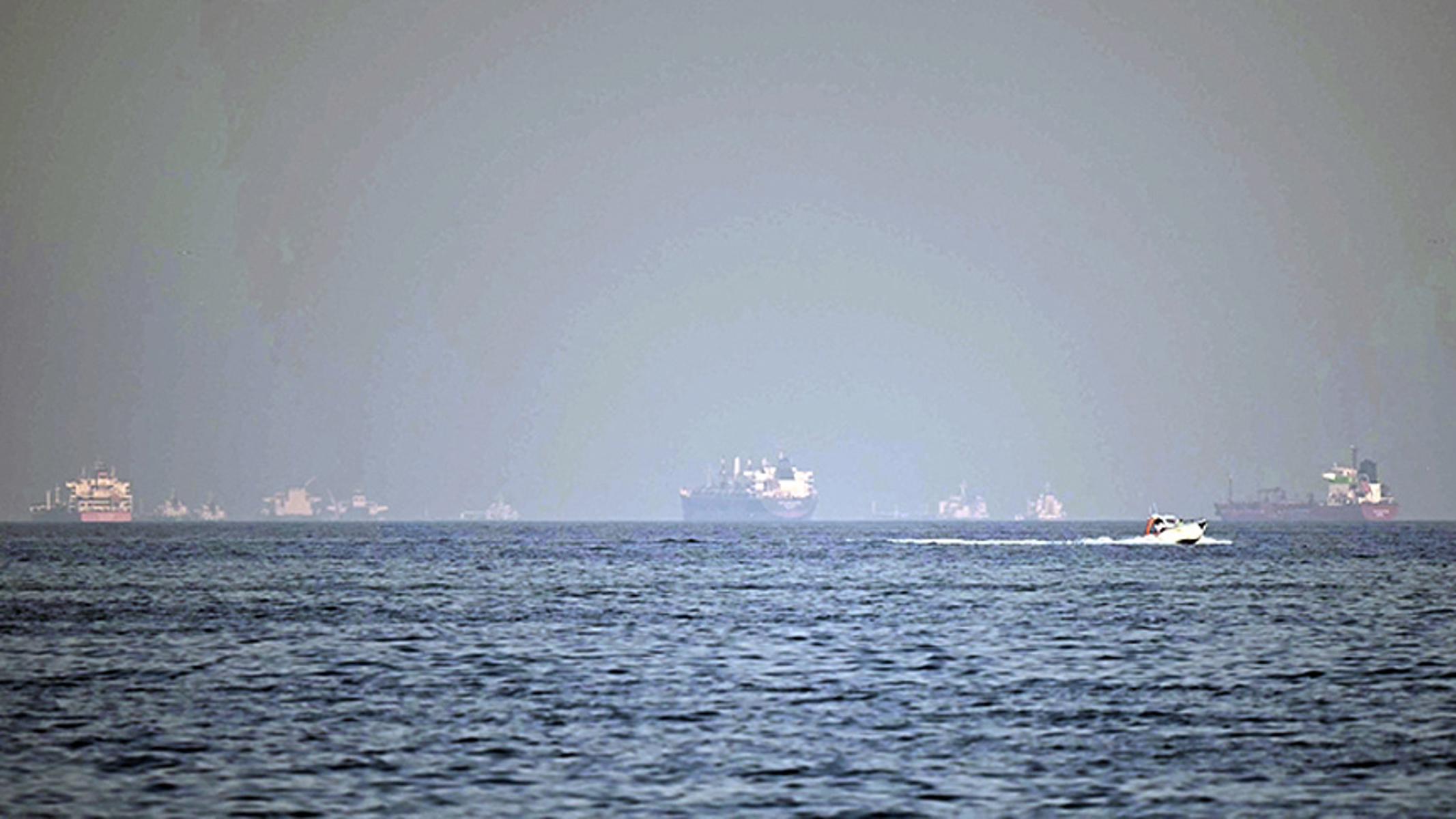 Hürmüz Boğazı'nda bir tankerin vurulduğu duyuruldu