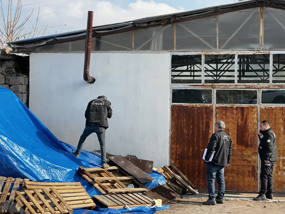 Arkadaşına yardım etmek istedi, hayatını kaybetti