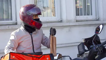 Ayda 200 bin liraya yakın kazanıyorlardı. Kuryeler yeni sisteme isyan ediyor