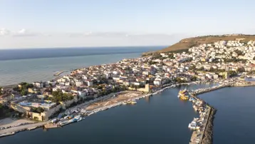 Karadeniz'in en huzurlu şehirleri arasında yer alıyor. Zamanla emekli kentine dönüştü
