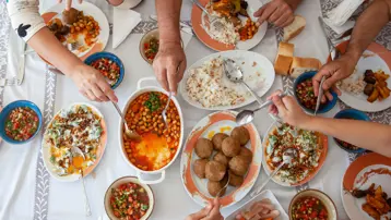 Ramazan Bayramı'nda yedikleriniz sindiriminizi zorlamasın. Altın değerinde 5 sağlıklı ipucu