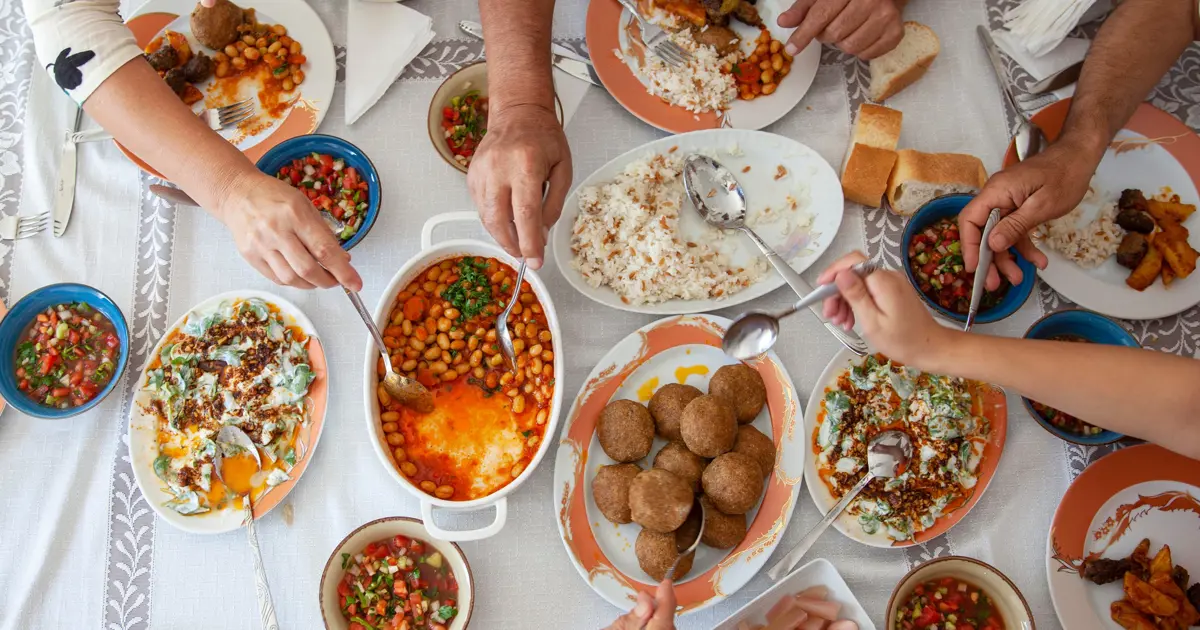 Ramazan Bayramı'nda yedikleriniz sindiriminizi zorlamasın. Altın değerinde 5 sağlıklı ipucu