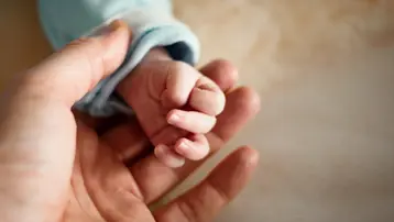 Babalık izni TBMM'de kabul edildi. 5 günden 10 güne çıkarıldı