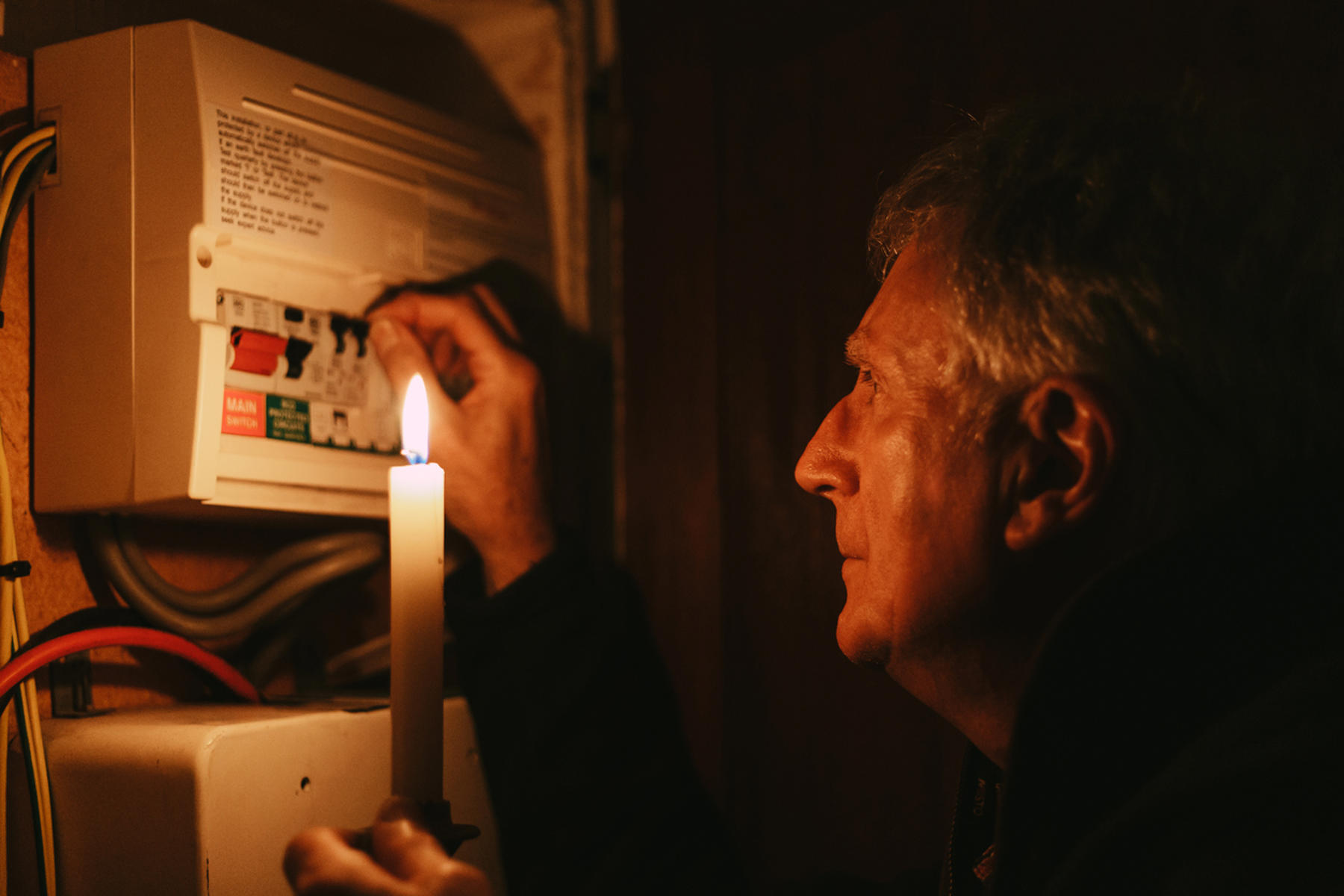 Sabahın erken saatlerinde başladı! İstanbul'un 19 ilçesinde elektrik kesintisi: 9 saat sürecek (9 Şubat BEDAŞ elektrik kesintisi)