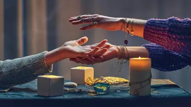 Falcı anne-kızın 46 milyon dolarlık vurgunu: "Milyarder sizi kurtaracak"