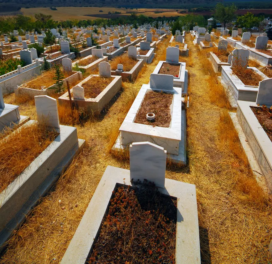 Boş mezar yeri lüks oldu. Fiyatı 334 bin lirayı aşan mezarlıklar hangileri? 